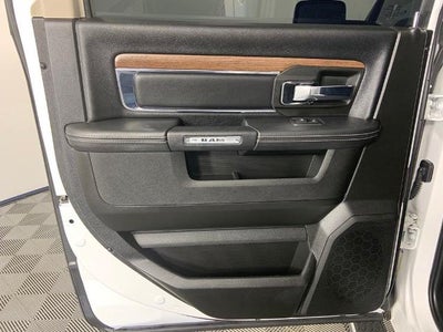 2019 RAM 1500 Classic Laramie 4x4 Crew Cab 5'7" Box