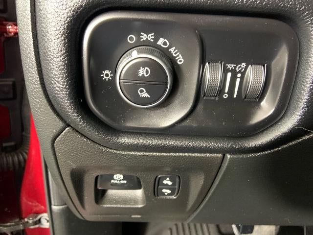 2020 RAM 1500 Laramie 4x4 Crew Cab 5'7" Box