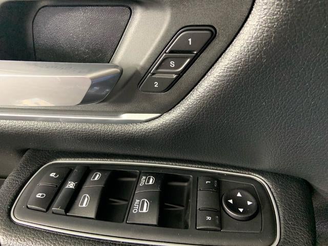 2020 RAM 1500 Laramie 4x4 Crew Cab 5'7" Box