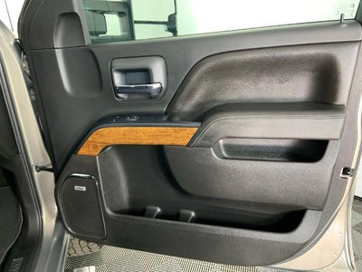 2017 Chevrolet Silverado 3500 HD Crew Cab Long Box 4-Wheel Drive High Country