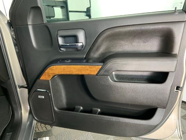 2017 Chevrolet Silverado 3500 HD Crew Cab Long Box 4-Wheel Drive High Country