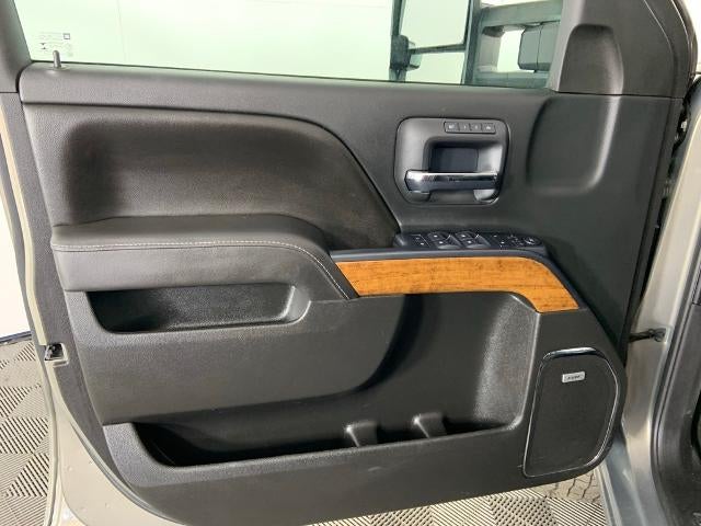 2017 Chevrolet Silverado 3500 HD Crew Cab Long Box 4-Wheel Drive High Country