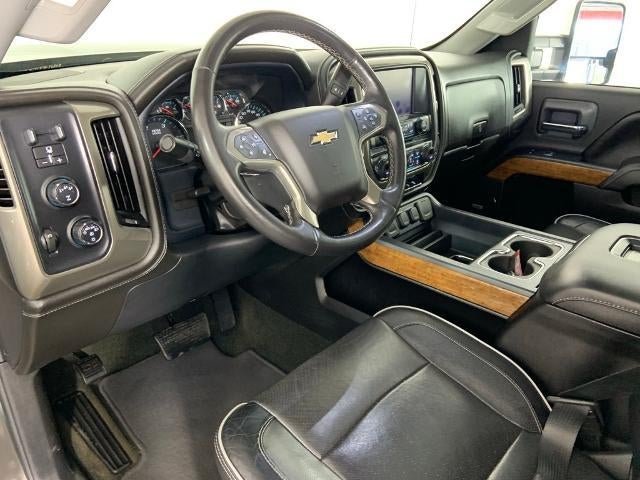 2017 Chevrolet Silverado 3500 HD Crew Cab Long Box 4-Wheel Drive High Country