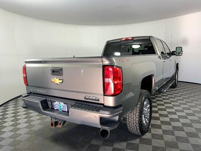 2017 Chevrolet Silverado 3500 HD Crew Cab Long Box 4-Wheel Drive High Country