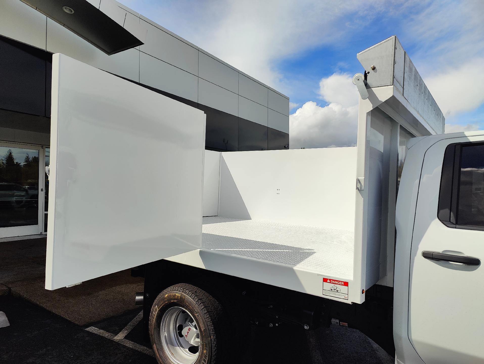 2025 GMC Sierra 3500 HD Chassis Cab 4WD Crew Cab 177" WB, 60" CA Pro