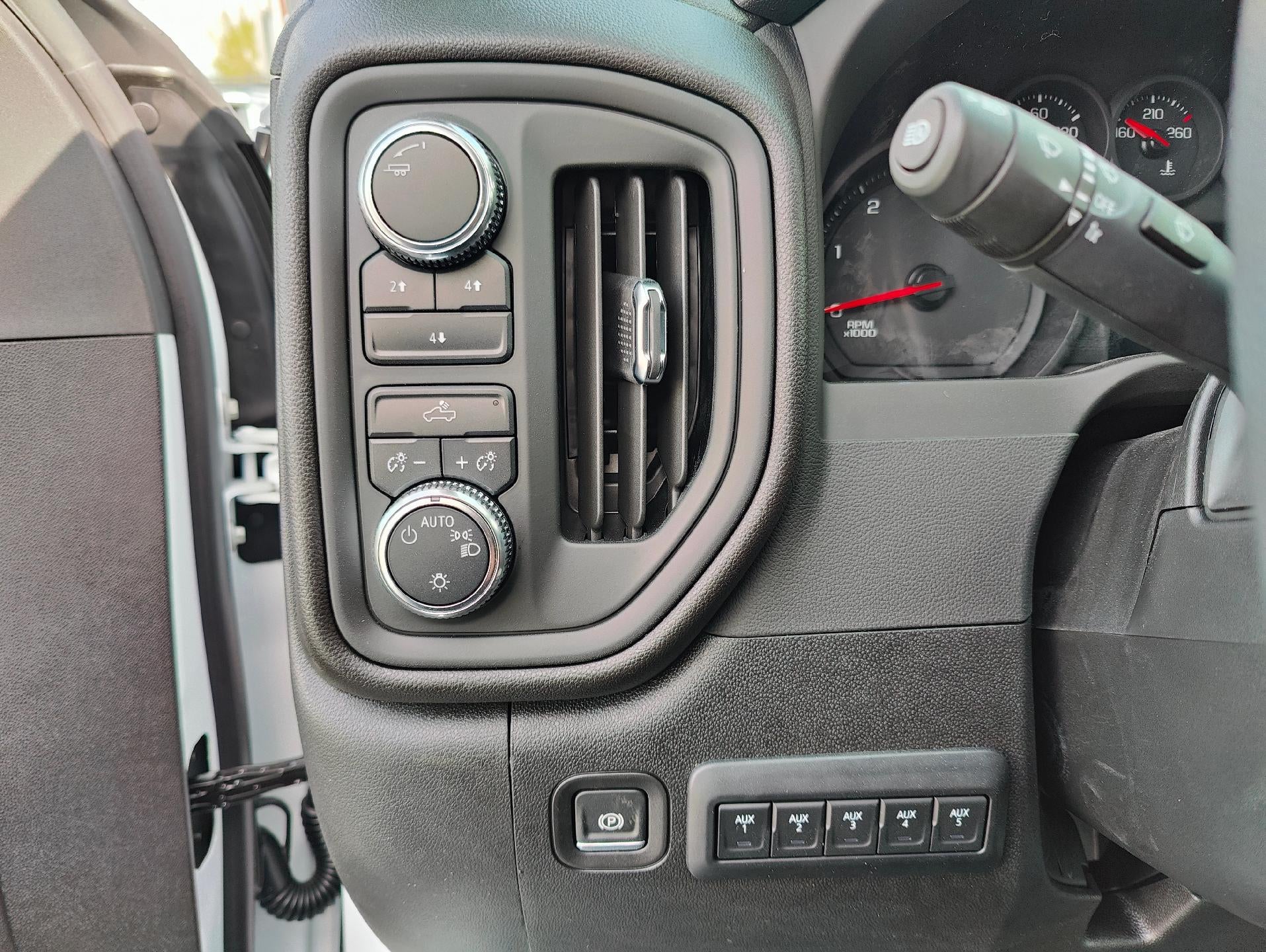 2025 GMC Sierra 3500 HD Chassis Cab 4WD Crew Cab 177" WB, 60" CA Pro