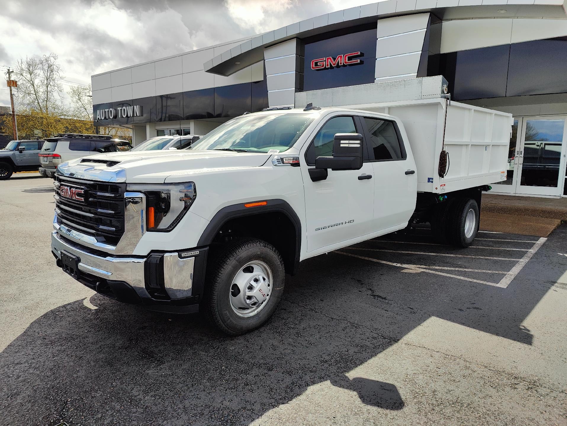 2025 GMC Sierra 3500 HD Chassis Cab 4WD Crew Cab 177" WB, 60" CA Pro