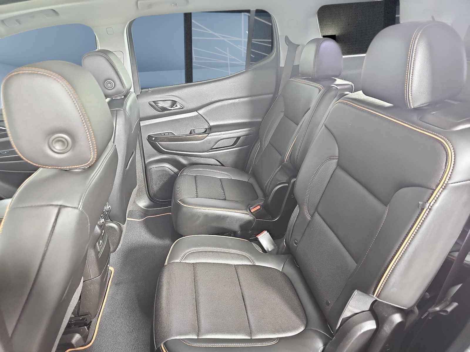 2022 GMC Acadia AWD AT4
