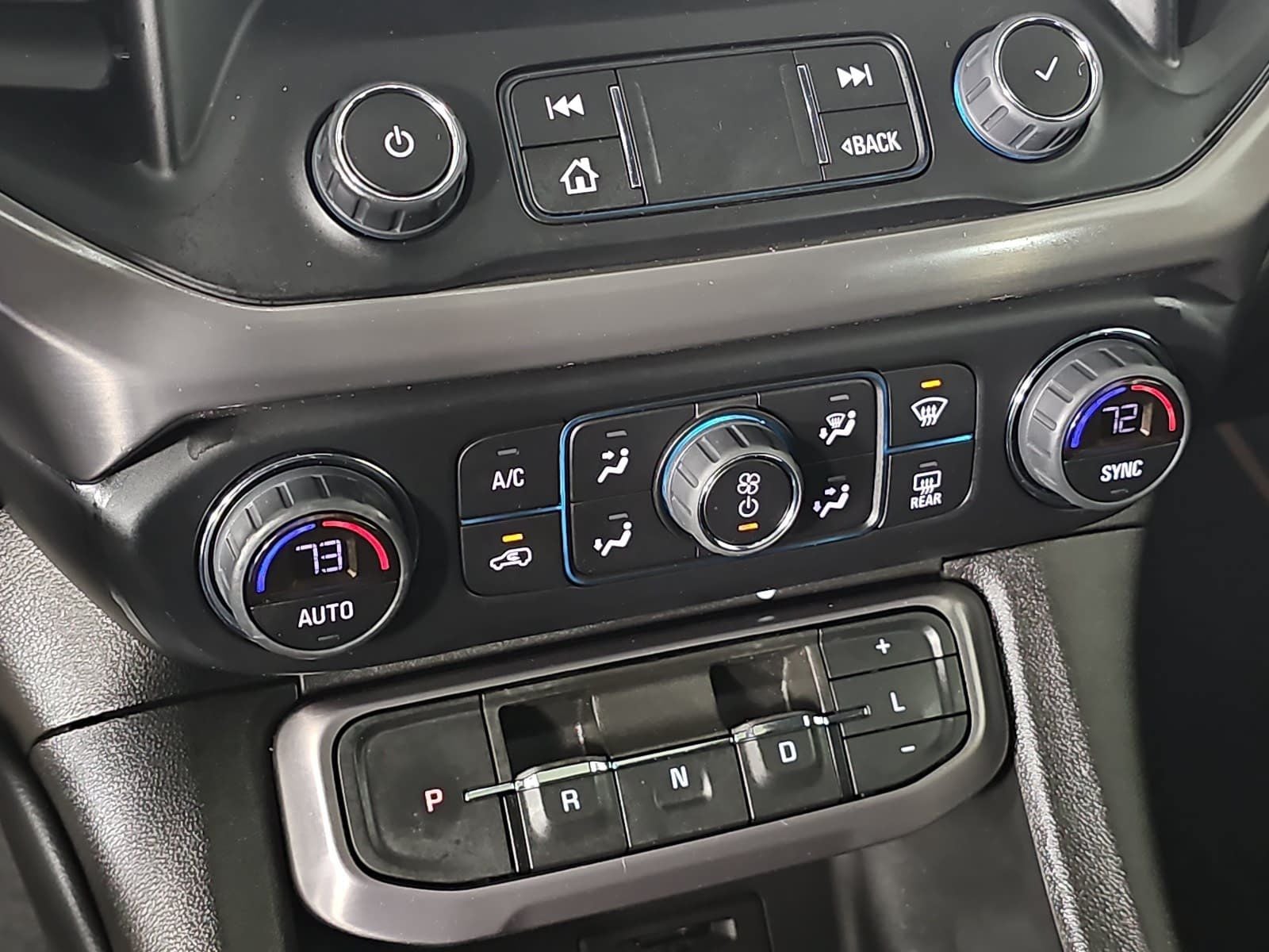 2022 GMC Acadia AWD AT4
