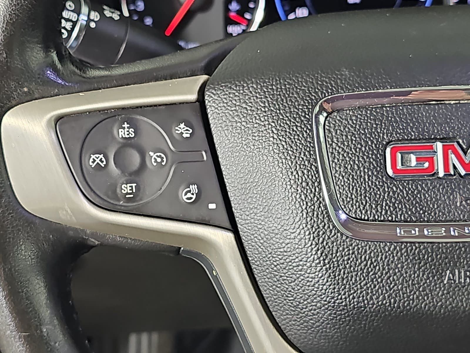 2020 GMC Acadia FWD Denali