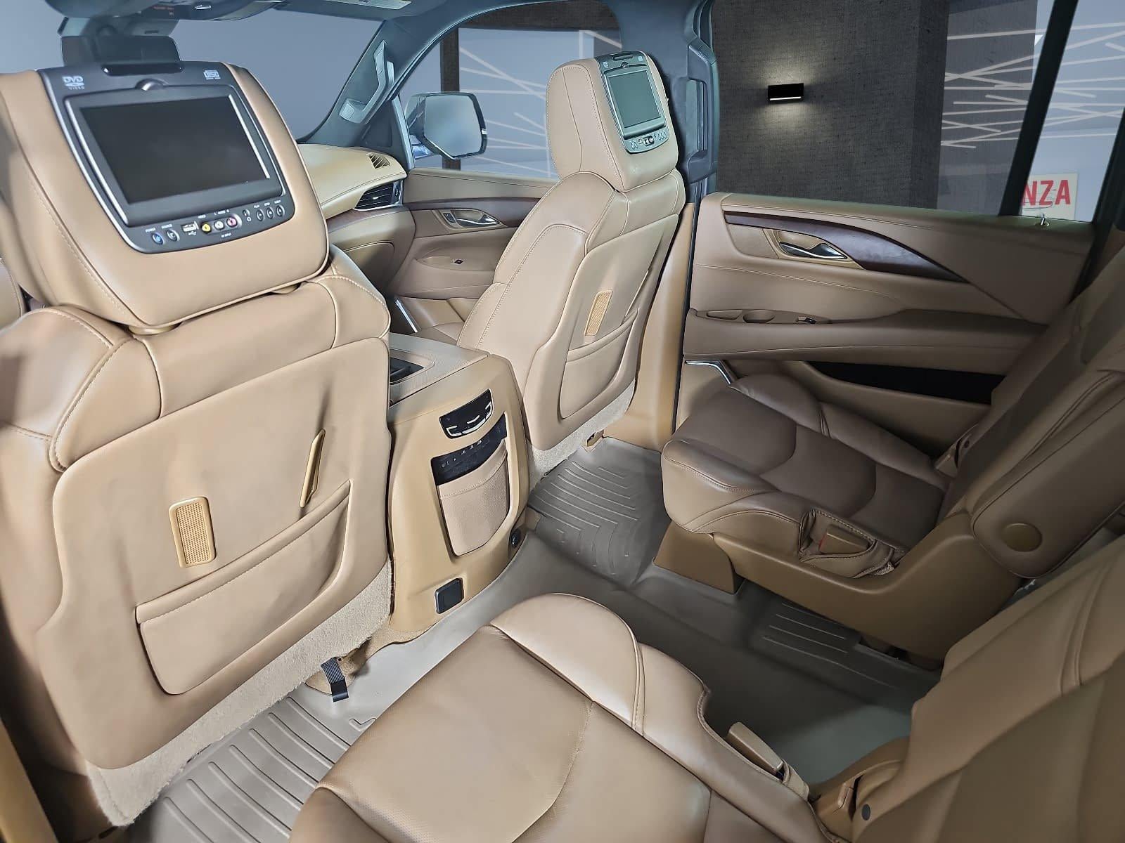 2017 Cadillac Escalade ESV 4WD Platinum