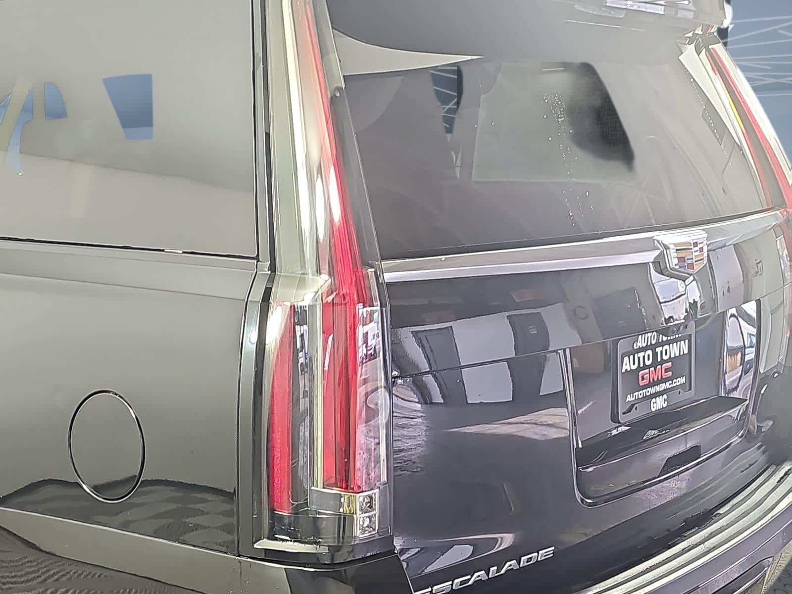 2017 Cadillac Escalade ESV 4WD Platinum