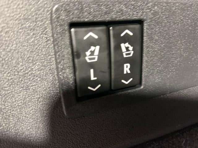 2025 Cadillac ESCALADE IQ AWD Luxury 2