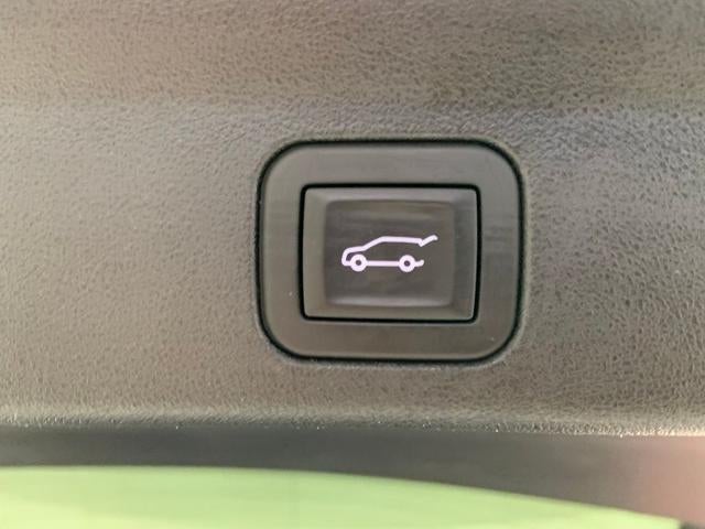 2025 Cadillac ESCALADE IQ AWD Luxury 2