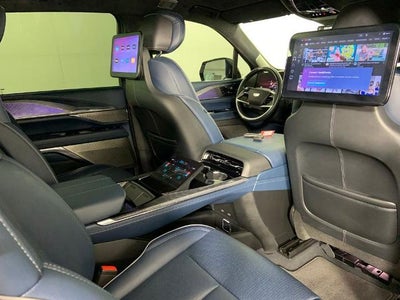 2025 Cadillac ESCALADE IQ AWD Luxury 2