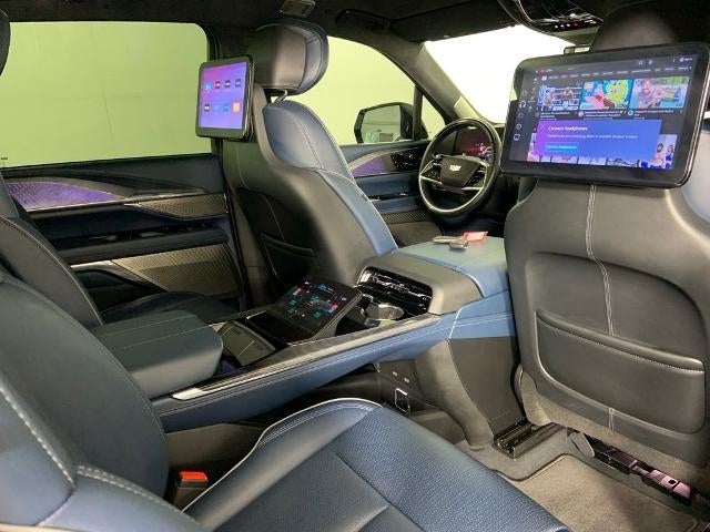 2025 Cadillac ESCALADE IQ AWD Luxury 2