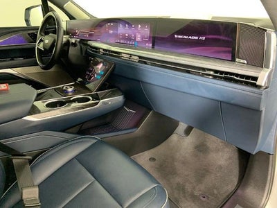 2025 Cadillac ESCALADE IQ AWD Luxury 2