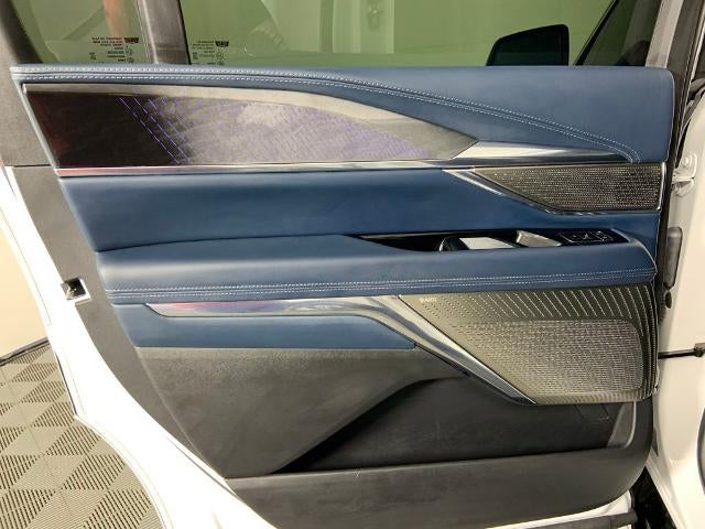 2025 Cadillac ESCALADE IQ AWD Luxury 2