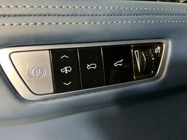 2025 Cadillac ESCALADE IQ AWD Luxury 2