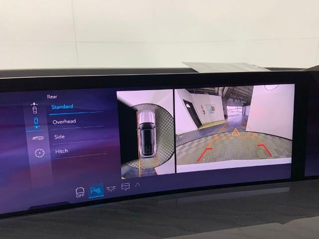 2025 Cadillac ESCALADE IQ AWD Luxury 2