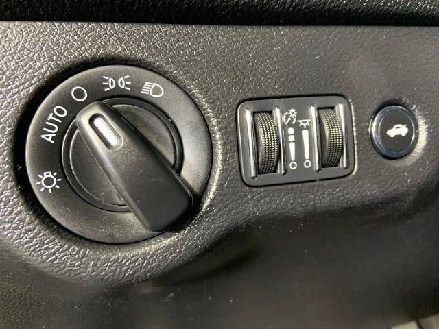 2019 Dodge Challenger SXT RWD