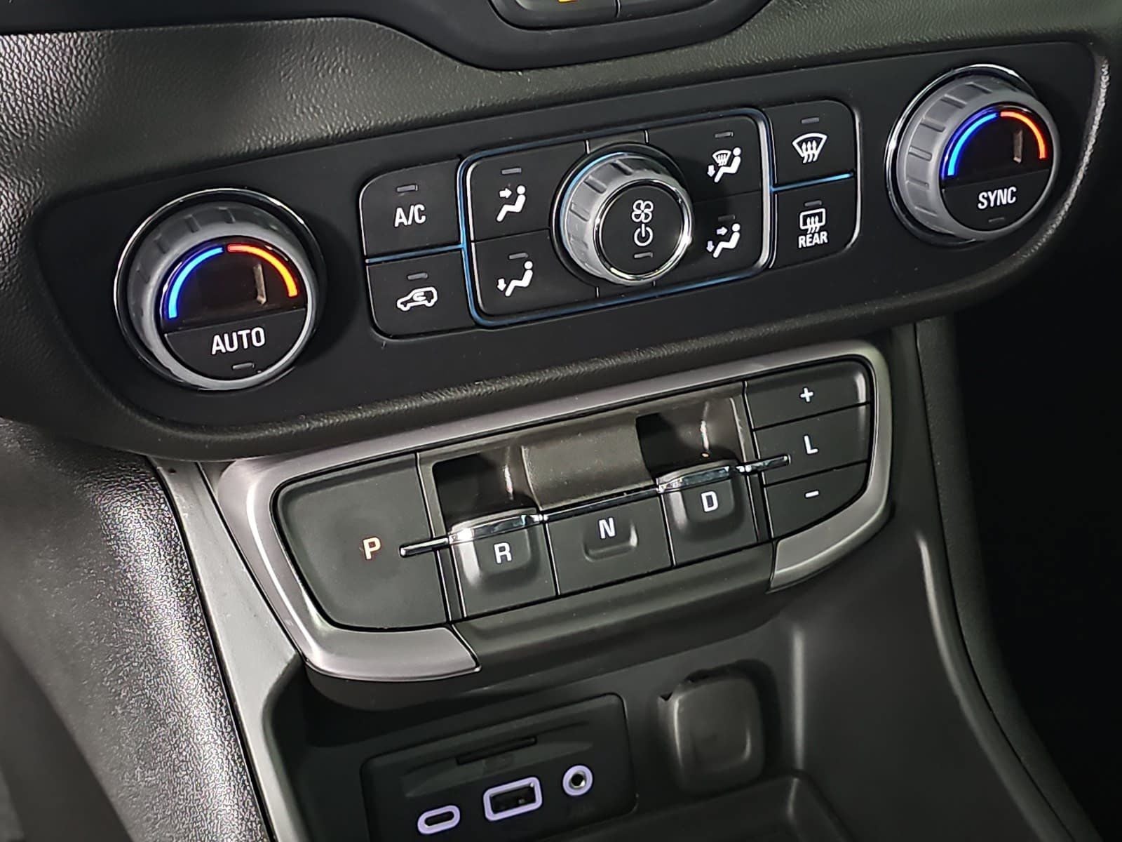 2023 GMC Terrain AWD 4dr AT4