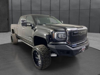 2017 GMC Sierra 1500 Crew Cab Standard Box 4-Wheel Drive Denali