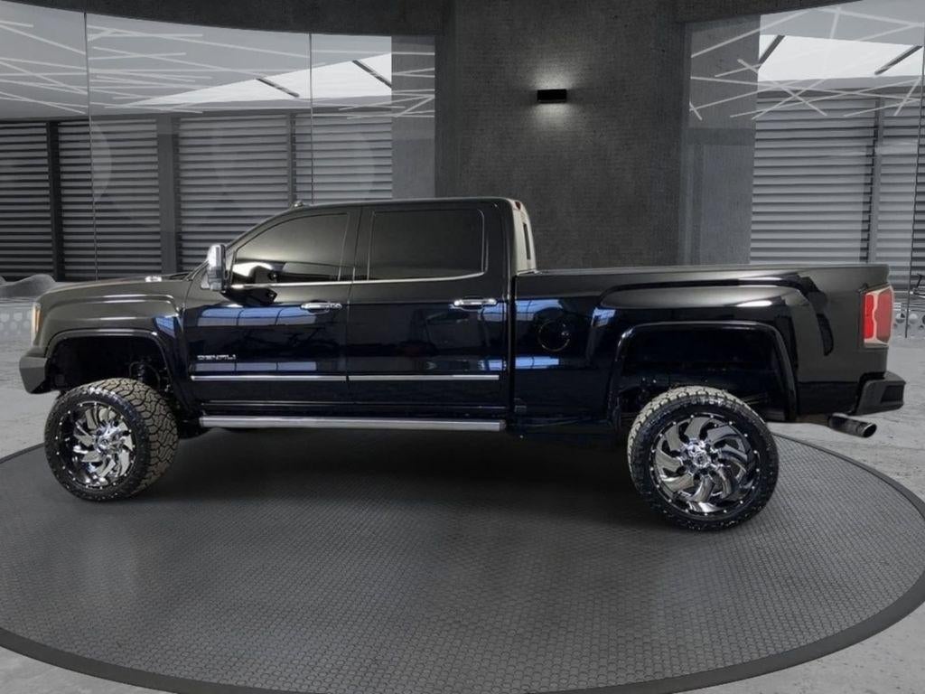 2017 GMC Sierra 1500 Crew Cab Standard Box 4-Wheel Drive Denali