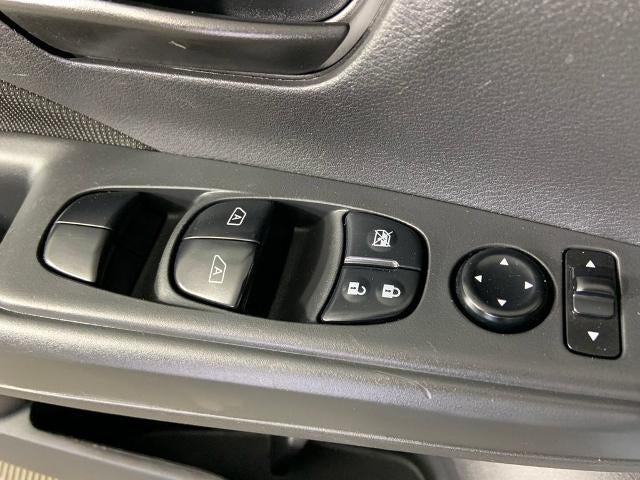 2025 Nissan Kicks Play S FWD