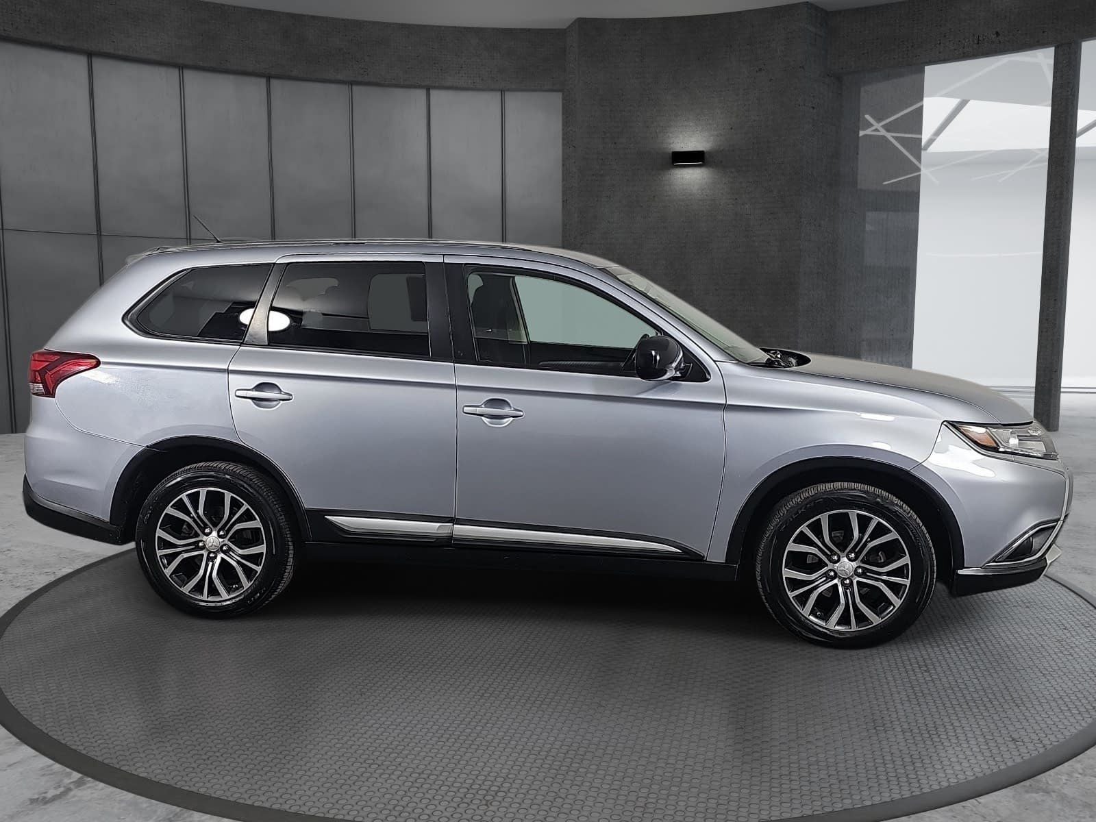 2016 Mitsubishi Outlander AWC 4dr ES