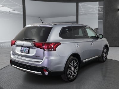 2016 Mitsubishi Outlander AWC 4dr ES