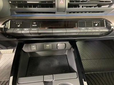 2023 Toyota Prius XLE AWD (Natl)