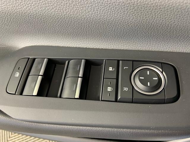 2023 Toyota Prius XLE AWD (Natl)