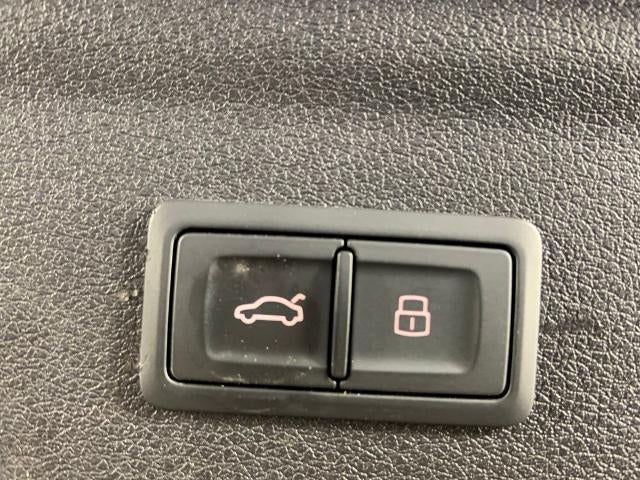 2018 Audi Q3 2.0 TFSI Sport Premium FWD