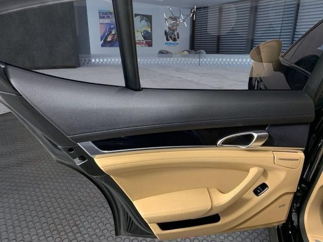 2013 Porsche Panamera 4dr HB